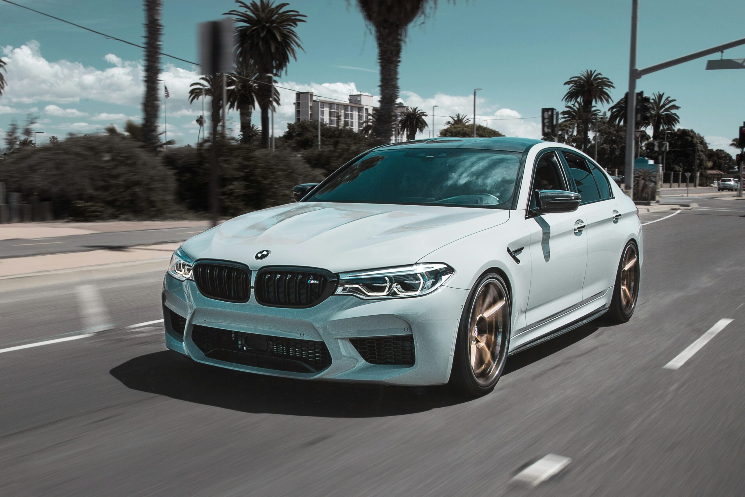 BMW M5 Competition czy Mercedes-AMGE63 S- które auto lepiej sprawdzi się na codzień i na torze?