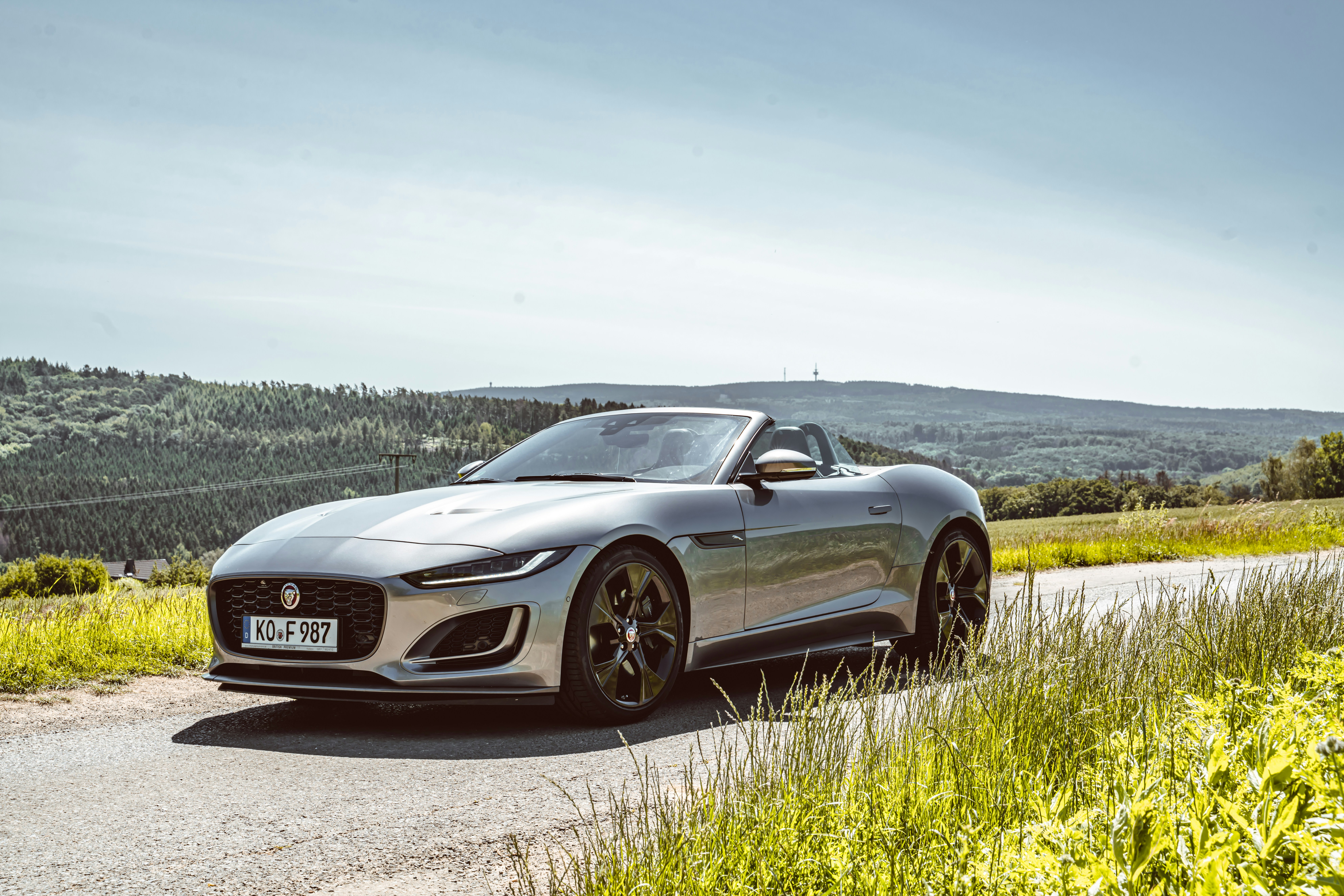 Kabriolet klasy premium na lato 2025 – które modele są warte swojej ceny?